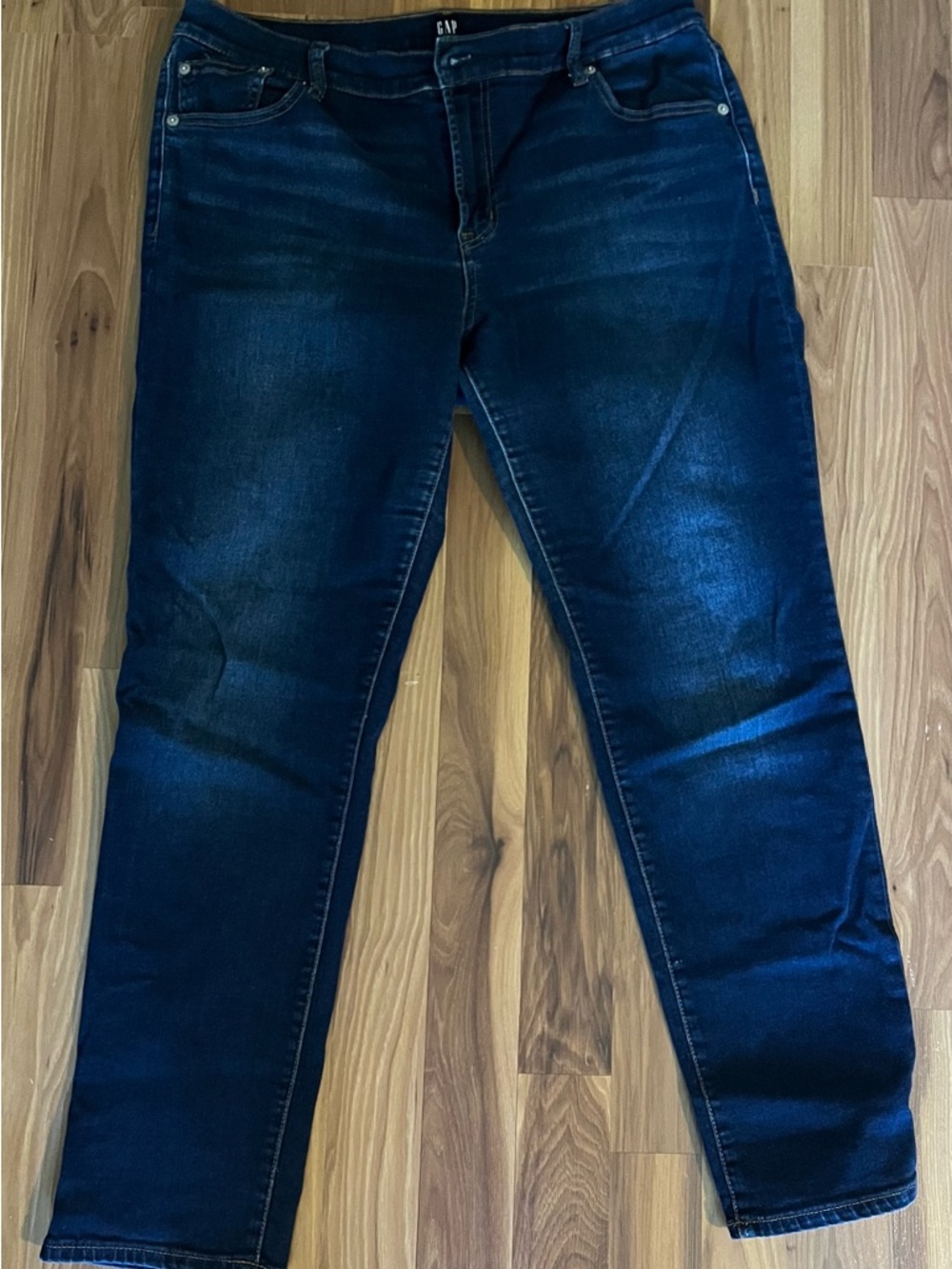 GAP woman’s dark wash stretch denim